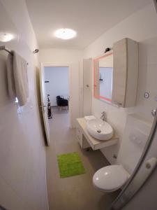 Kúpeľňa v ubytovaní Apartments Lopac Jadranovo + 37 fotografií