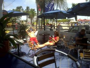 Gestir sem dvelja á Hotel Cocos