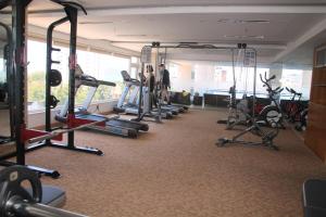 Fitness centrum a/nebo fitness zařízení v ubytování Dendro Gold Hotel