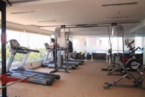 Fitness centrum a/nebo fitness zařízení v ubytování Dendro Gold Hotel
