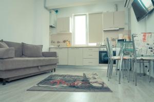 a living room with a couch and a table and a kitchen at Apartament #LUNA MAMAIA N in Mamaia Nord