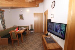 Zdjęcie z galerii obiektu Apart Alpina w mieście Pettneu am Arlberg