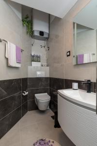 Ein Badezimmer in der Unterkunft Guest House Tomasi One