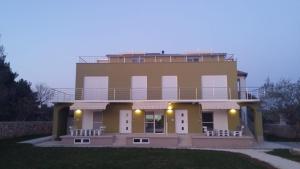Budova, v ktorej sa apartmán nachádza