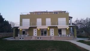 Budova, v ktorej sa apartmán nachádza