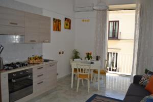 La Piccola Sorrentoにあるキッチンまたは簡易キッチン