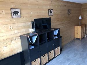 Телевизор и/или развлекательный центр в Résidence ATHOS C2-1 Chambre-ALPE D'HUEZ-Centre Station