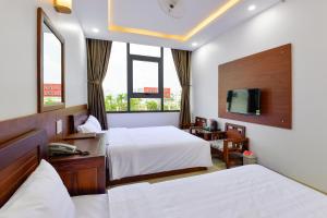 Postel nebo postele na pokoji v ubytování Royal Hotel District 2