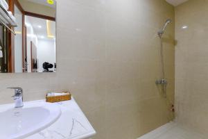 Phòng tắm tại Royal Hotel