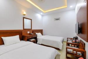 Postel nebo postele na pokoji v ubytování Royal Hotel District 2