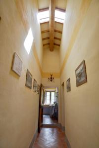 A bed or beds in a room at Chiarentana di Donata Origo