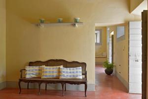 A seating area at Chiarentana di Donata Origo