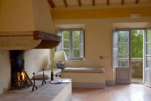A seating area at Chiarentana di Donata Origo