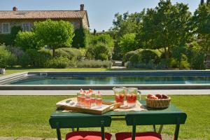 a table with drinks and a basket of fruit next to a pool at Chiarentana in Chianciano Terme