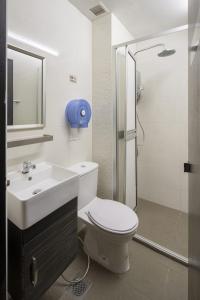 Gallery image of 7 Wonders Hostel at Upper Dickson in Singapore