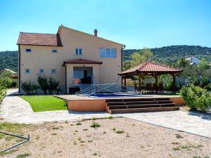 Φωτογραφία από το άλμπουμ του Luxury Villa with Pool, Zaton σε Gaćelezi