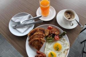 Makanan di atau berdekatan hotel