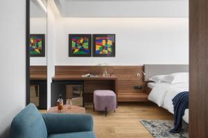 a bedroom with a bed and a desk at Hotel Milan in Pula