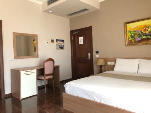Giường trong phòng chung tại Fishta Hotel & Apartments
