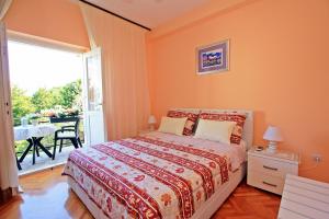 Gallery image of 2 Bedrooms Apartment Margarita 4+2 in Supetar