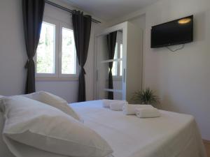 Postel nebo postele na pokoji v ubytování Bol Apartment Keka