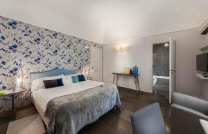 Postel nebo postele na pokoji v ubytování Locanda Don Serafino Historical Boutique Hotel