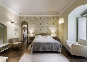Postel nebo postele na pokoji v ubytování Locanda Don Serafino Historical Boutique Hotel