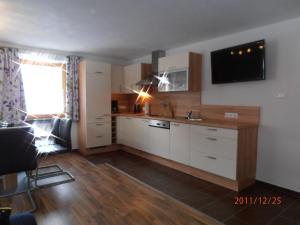 Kuchnia lub aneks kuchenny w obiekcie Aktiv Apart Stöckl