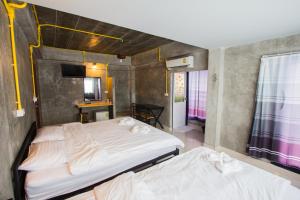 מיטה או מיטות בחדר ב-The Sky Loft Hotel