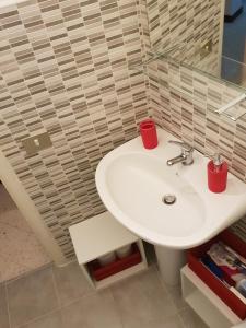 A bathroom at B&B RESTO AL SUD
