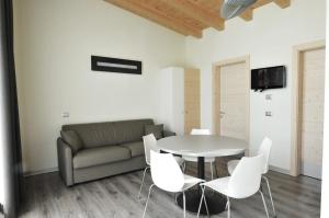 Posezení v ubytování Bungalows Chalets Lago di Molveno