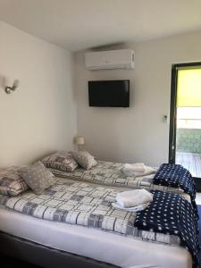 Posteľ alebo postele v izbe v ubytovaní Apartamenty Maria