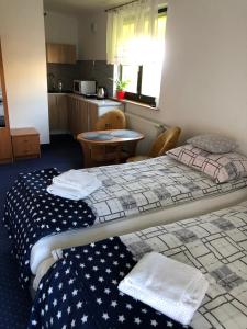 Posteľ alebo postele v izbe v ubytovaní Apartamenty Maria