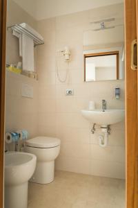 A bathroom at Hotel Residence Mara