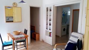 A kitchen or kitchenette at Costa Alegria B2