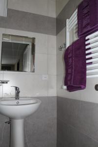 Bilik mandi di Guesthouse Suja