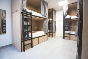 Palanda nebo palandy na pokoji v ubytování Ohana Tarifa Hostel