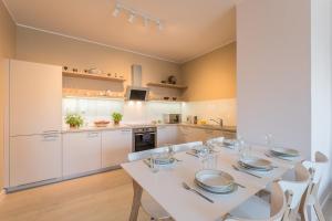 Kuchyňa alebo kuchynka v ubytovaní Casa Bonita Warsaw