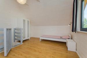 En eller flere senge i et værelse på Przystań Domki w Lubiatowie