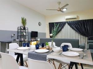 Gallery image of Puchong Setiawalk 8-12 pax 5min LRT Cozy Apartment in Puchong