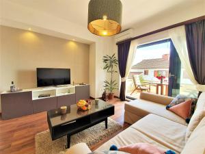 Televízia a/alebo spoločenská miestnosť v ubytovaní Hygge Apartments top location Kaštel Lukšić / Split