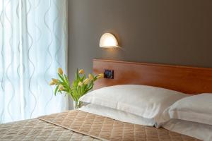 Postel nebo postele na pokoji v ubytování Hotel Pierre