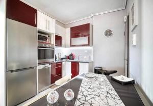 Kuchyňa alebo kuchynka v ubytovaní Elea Athens Apartment