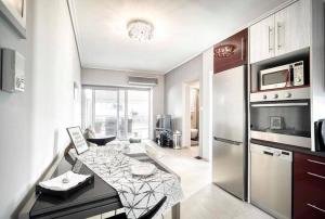 Kuchyňa alebo kuchynka v ubytovaní Elea Athens Apartment