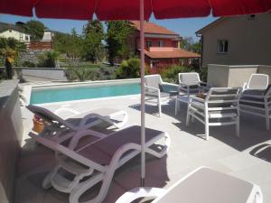 Bazén v ubytování Grand Pool Apartment Ika-Opatija nebo v jeho okolí