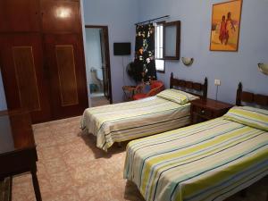 a bedroom with two beds and a desk at Hostal 7 Soles in Las Palmas de Gran Canaria