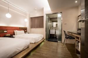 Postel nebo postele na pokoji v ubytování Royal Garden Hotel