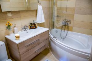 Koupelna v ubytování Casa Leone Suites