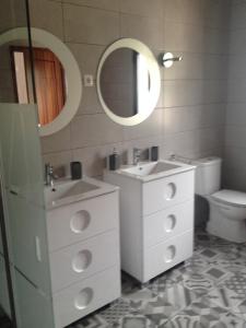 Ένα μπάνιο στο Quinta das Amendoeiras B&B