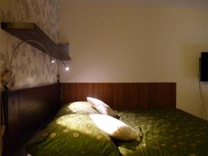 Rúm í herbergi á Apartmá Krkonoše